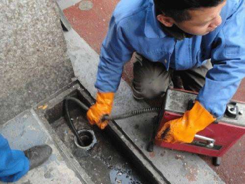 鹰手营子矿疏通下水道