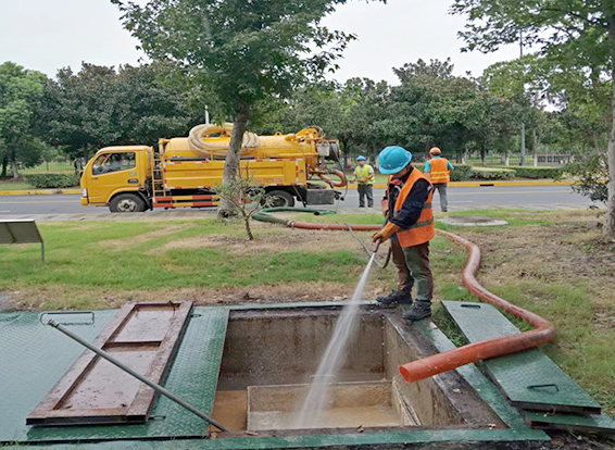 鹰手营子矿化油池清理