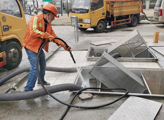 鹰手营子矿隔油池清理